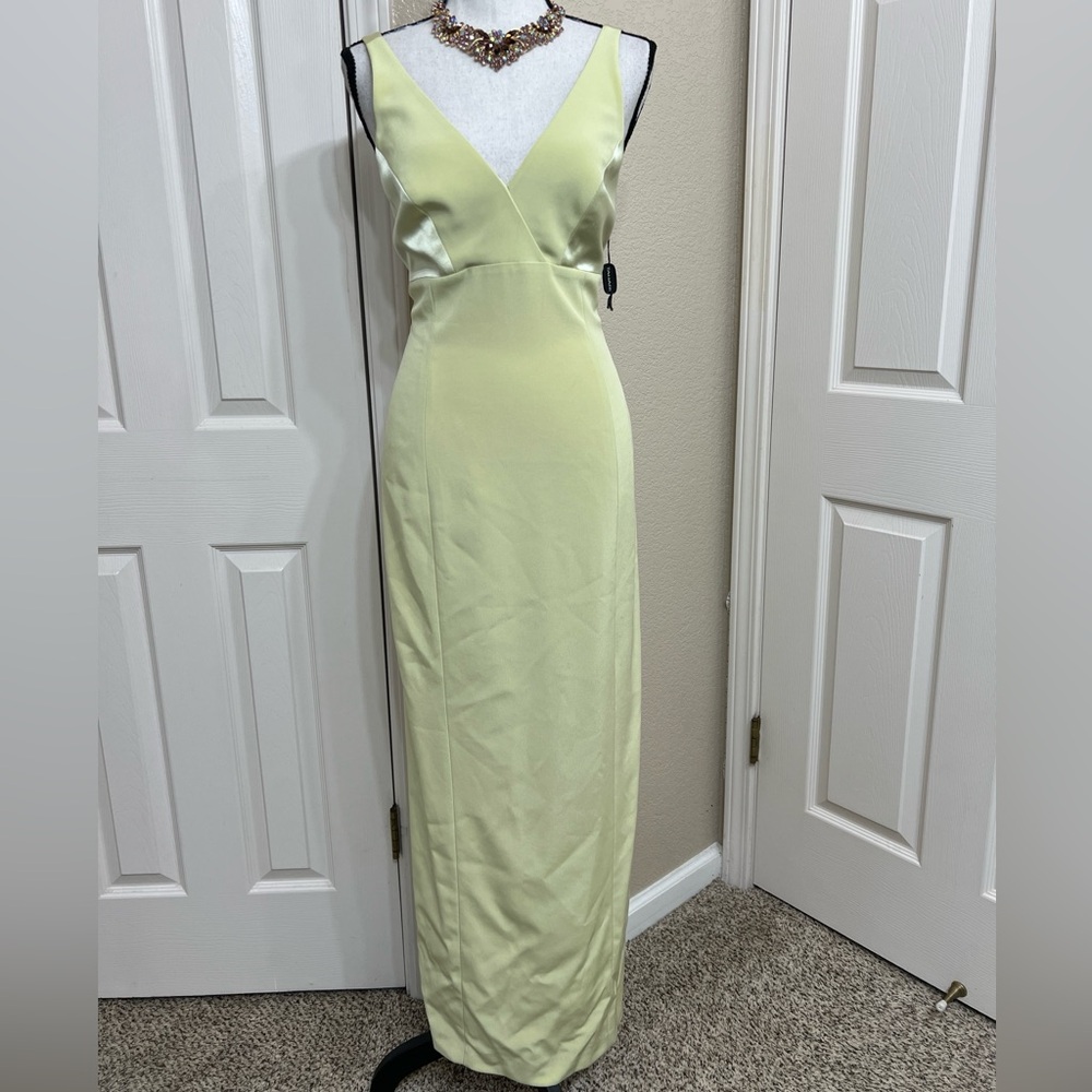 Elegant green Sleeveless Dress tahari size 12